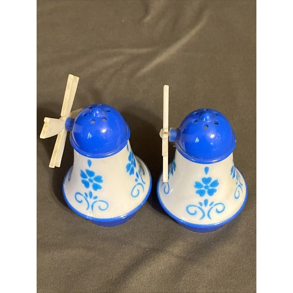 Vintage Salt & Pepper Shaker Set Holland Windmill Dutch Plastic Hong Kong